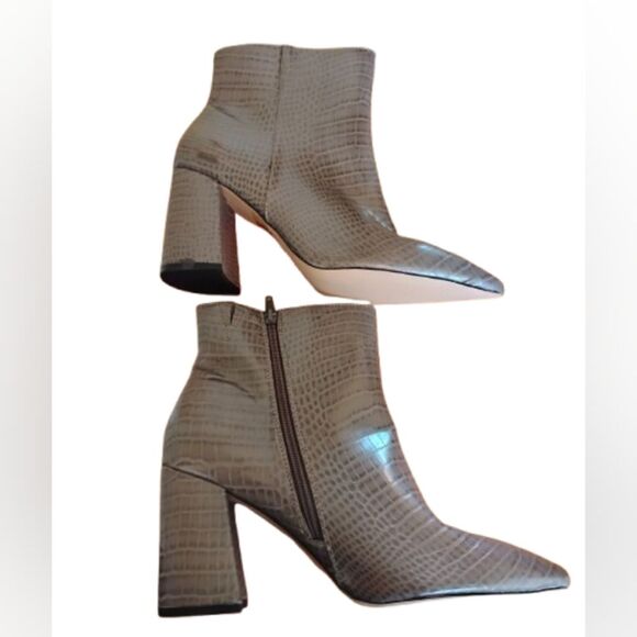 boots - Picture 7 of 8